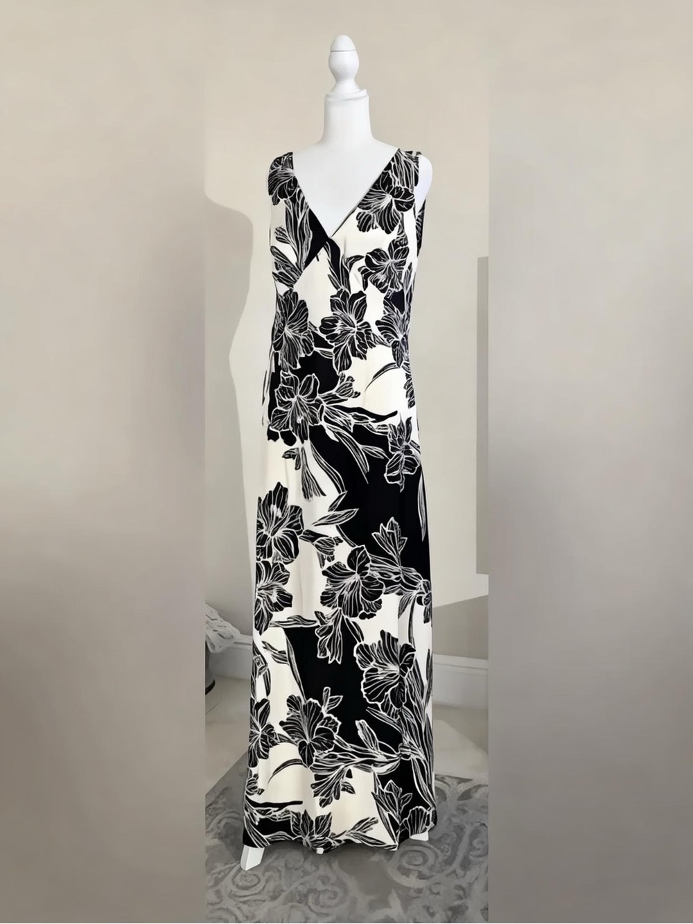 NWT Stunning Halston
Floral V-Neck Maxi
Dress